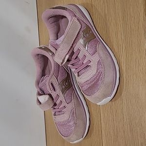 Girls pink Saucony sneakers